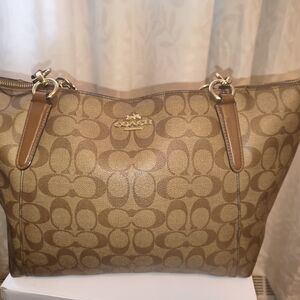 Coach Signature Canvas Tote Bag in Brown